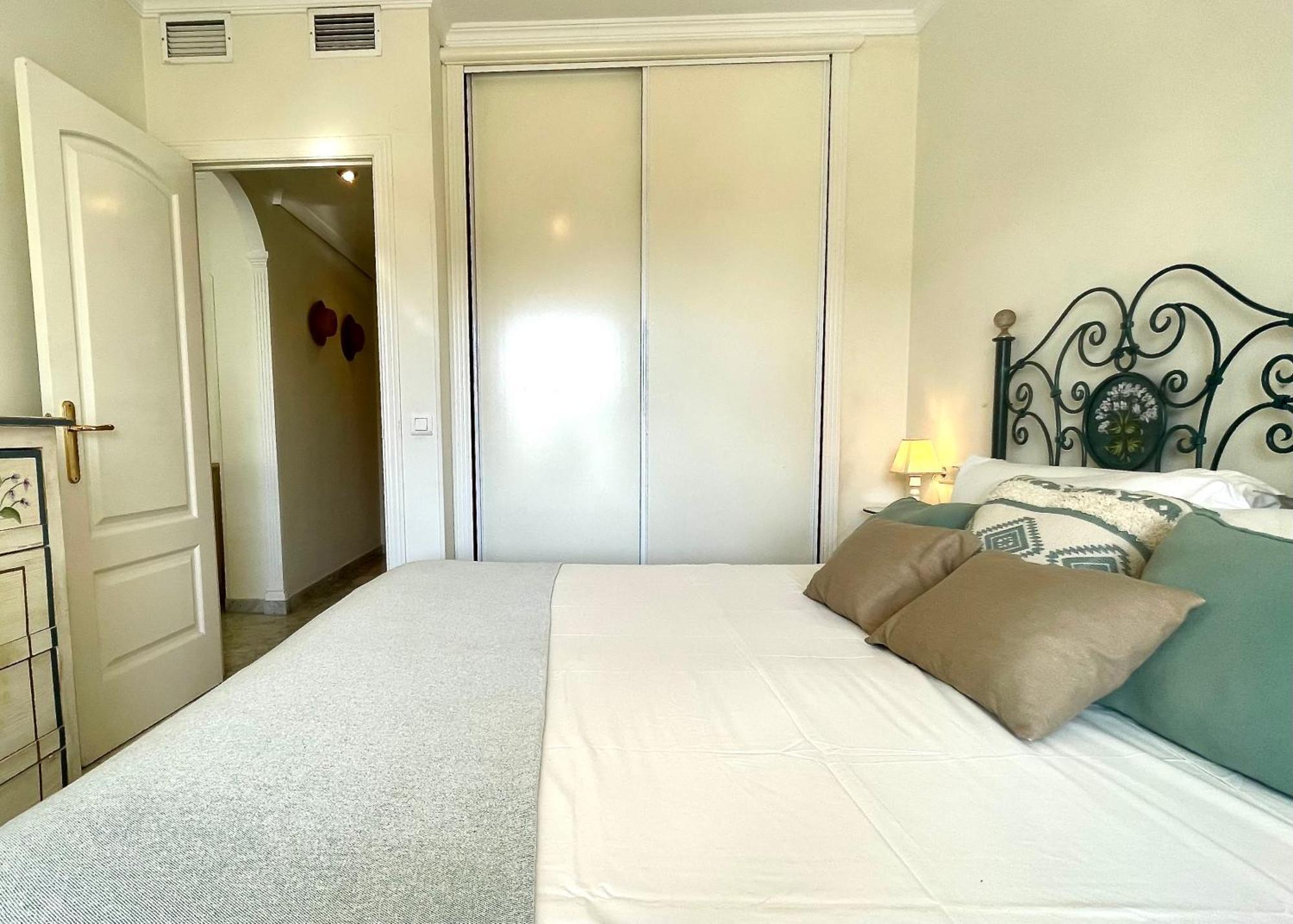 Playa Rocio Calm Beachfront Apartment- 2bdr Apartamento Marbella