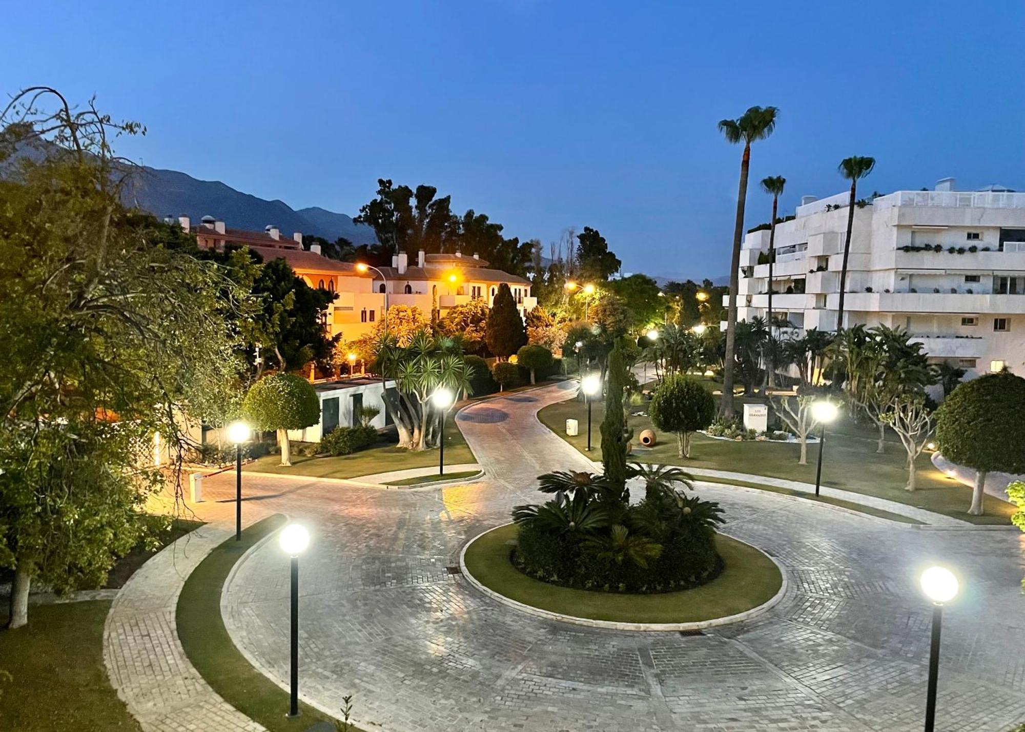 Playa Rocio Calm Beachfront Apartment- 2bdr Marbella