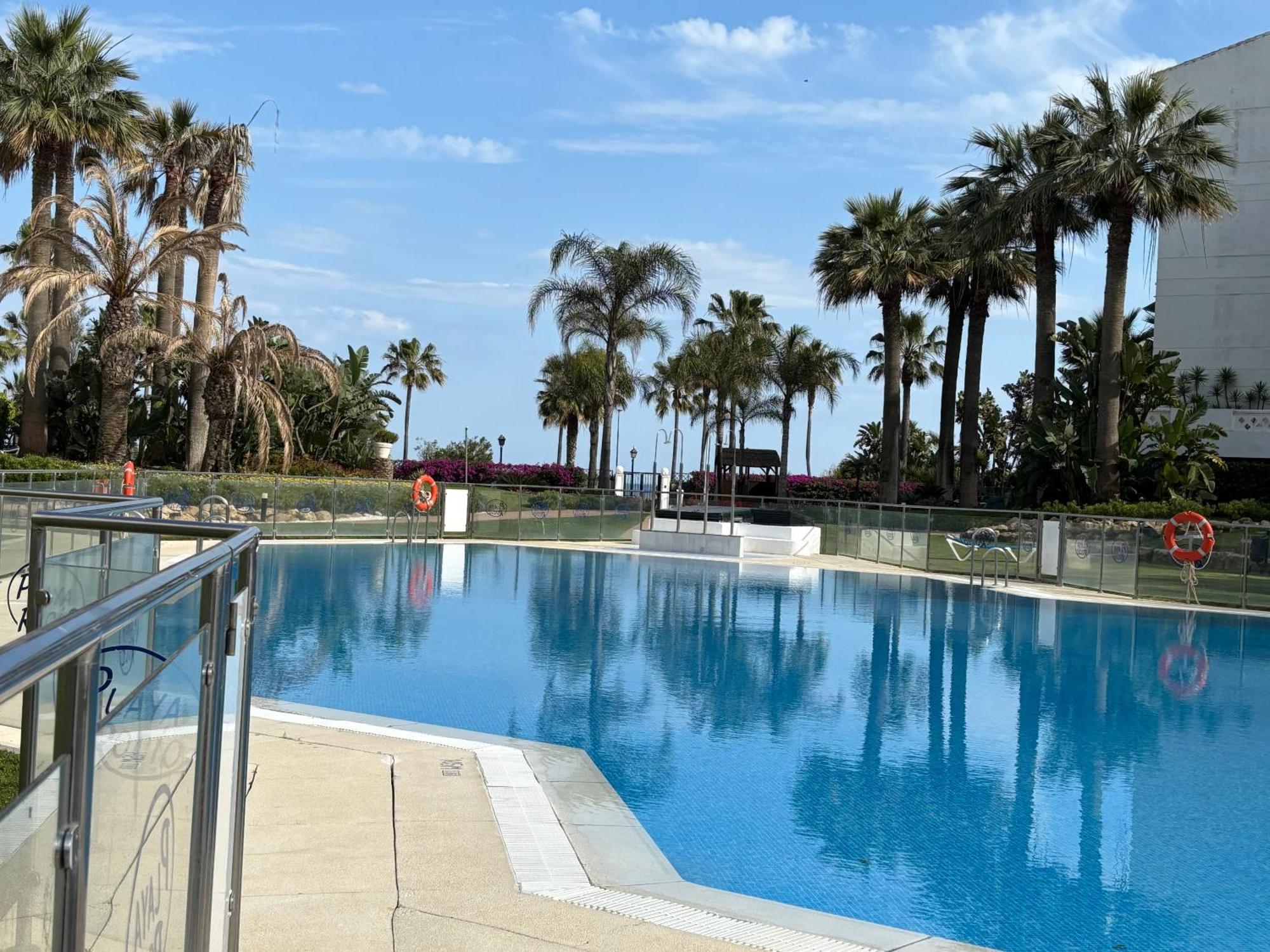 Playa Rocio Calm Beachfront Apartment- 2bdr * Marbella